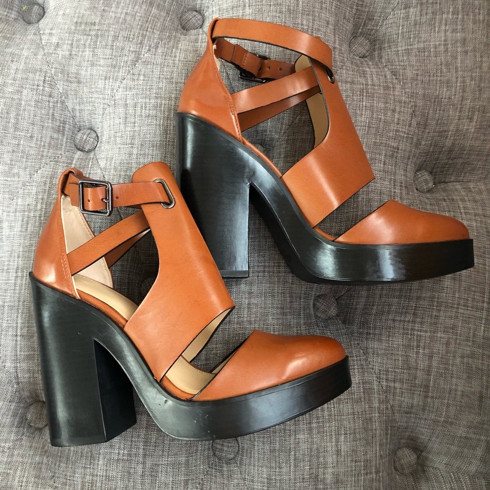 Zara Brown Leather Inclosed Toe Chunky Heel Shoes